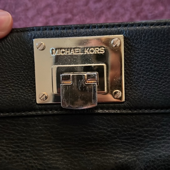 ✨CLOSET CLEAN OUT: Black Michael Kors Purse - Picture 2 of 5